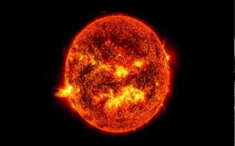 ধেয়ে আসছে শক্তিশালী সৌরঝড়